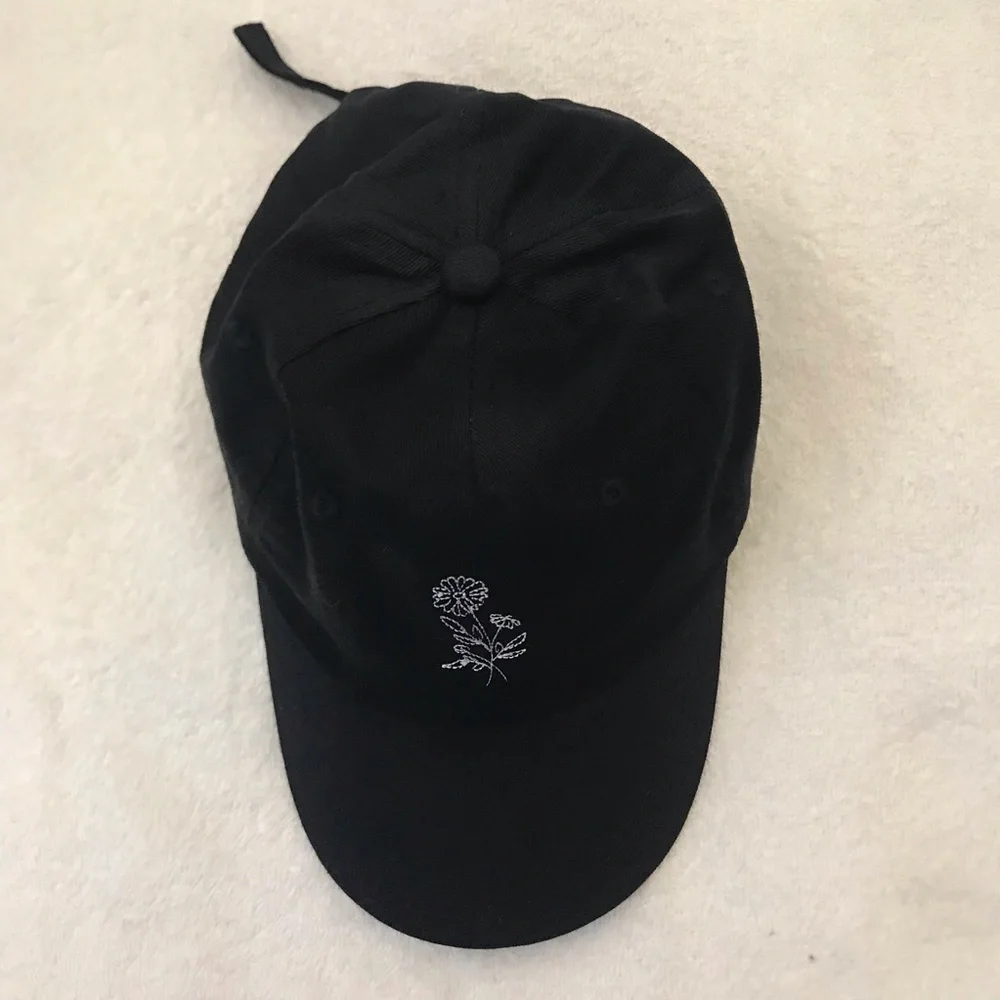 Women's Adjustable Black & White Flower Cap